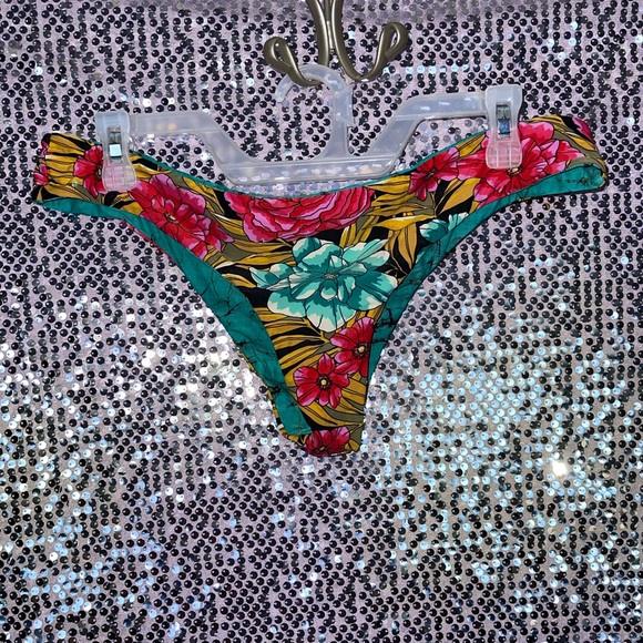 Reversible Swimsuit 🦋🐠 - Picture 6 of 8